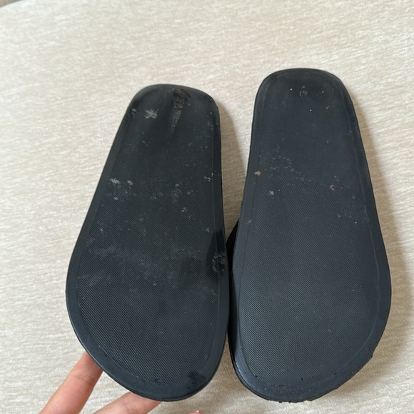 Men’s Louis Vuitton Sandals Slides size 41 - Picture 3 of 4